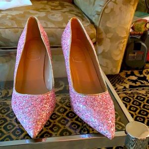 Very pretty heels only worn twice. Are in very good condition.